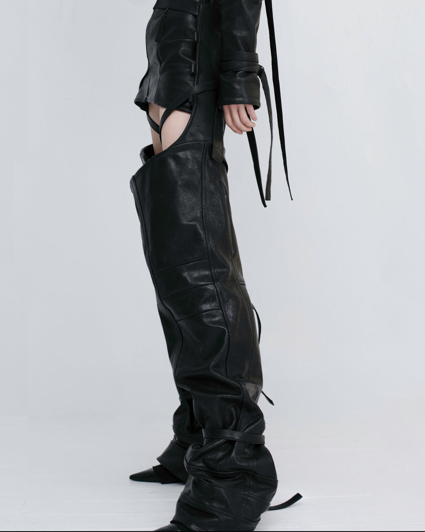 X : HARNESS LEATHER CHAPS