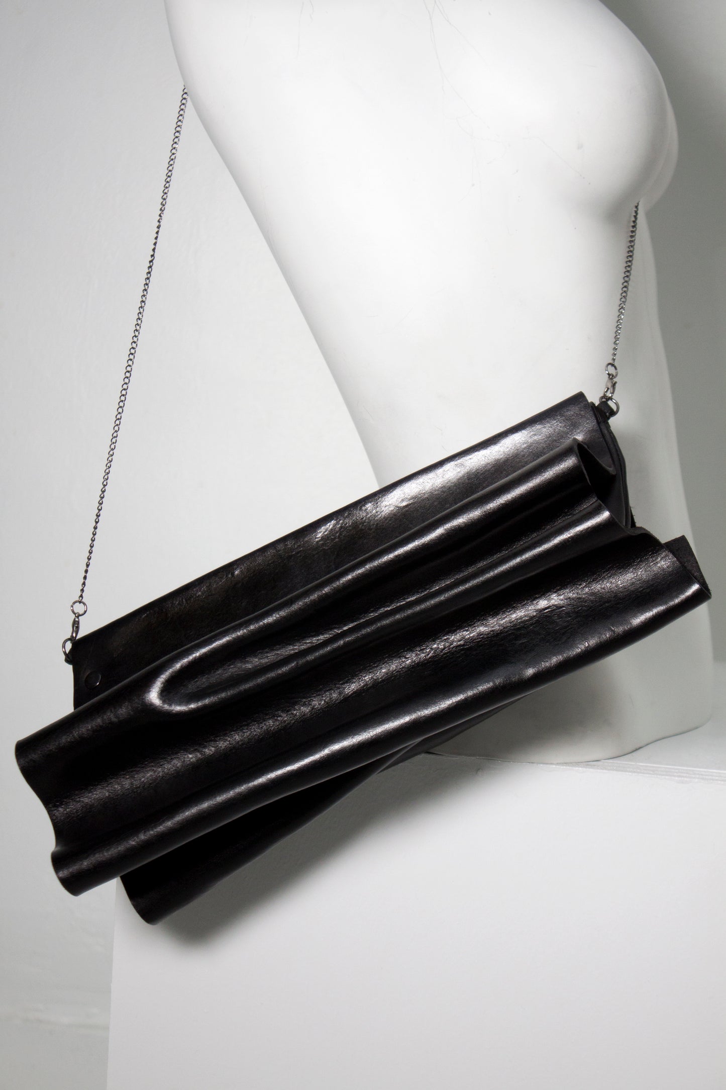 MOLDED LEATHER BAG